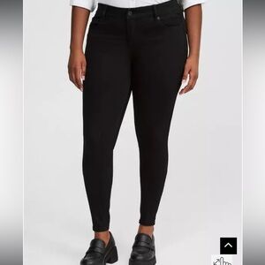Torrid NWOT Bombshell Premium Stretch Skinny Jean